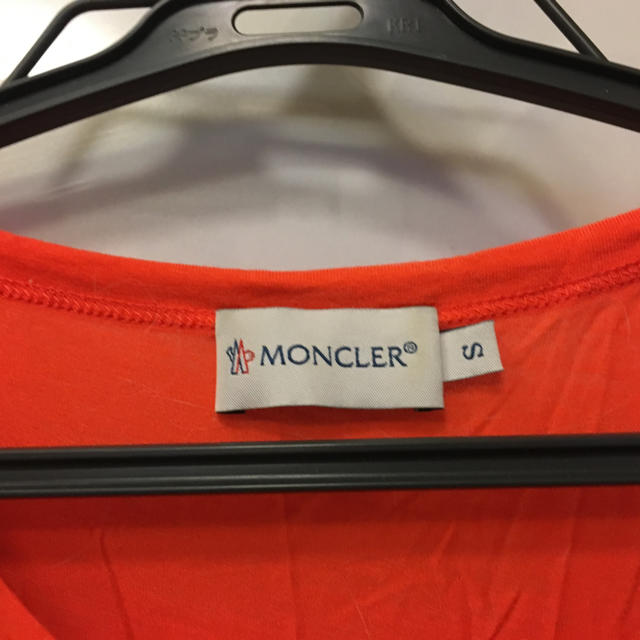 MONCLER(モンクレール)のモンクレールのシルクTシャツ USサイズS レディースのトップス(Tシャツ(半袖/袖なし))の商品写真