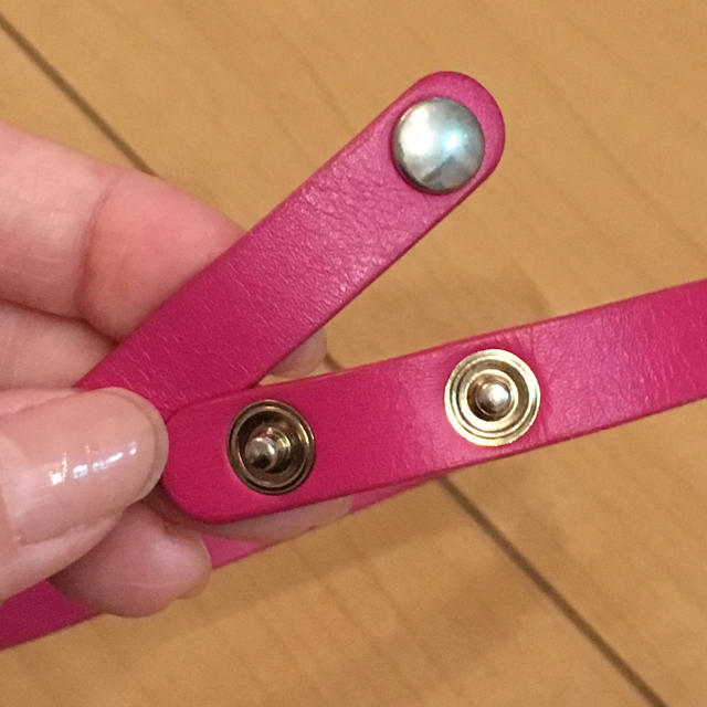 Salvatore Ferragamo(サルヴァトーレフェラガモ)の値下げ中💱🎀フェラガモ バングル 箱付き レディースのアクセサリー(ブレスレット/バングル)の商品写真