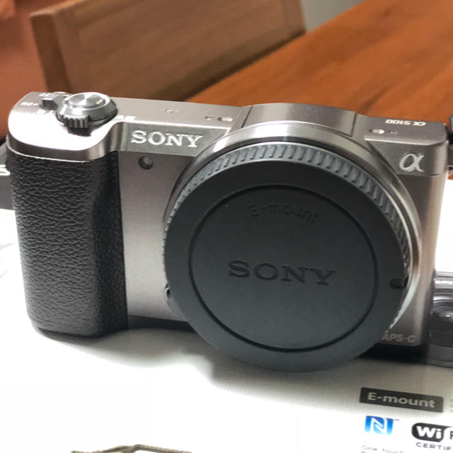 い出のひと時に、とびきりのおしゃれを！ - SONY α5100 ボディ ボディ ホワイトの+aei.art.br 美品 美品 カメラ