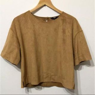 ユニクロ(UNIQLO)のカットソー スエード 茶色 ブラウン 半袖 スウェード(カットソー(半袖/袖なし))