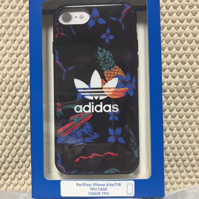 adidas(アディダス)のアディダスiPhone7/8スマホケース スマホ/家電/カメラのスマホアクセサリー(iPhoneケース)の商品写真