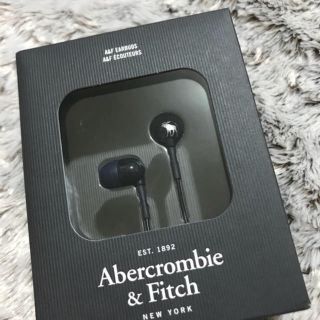 アバクロンビーアンドフィッチ(Abercrombie&Fitch)のアバクロ★ムースロゴ付きイヤホン★新品6/16発送(ストラップ/イヤホンジャック)