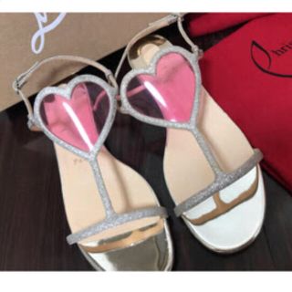野花 卯月 Christian Louboutin ハートフラットサンダル 35 - 通販