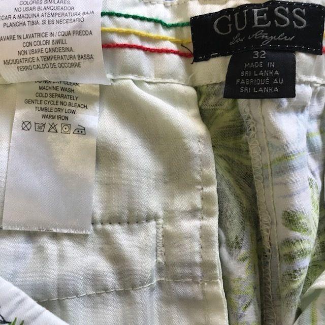 GUESS(ゲス)のGUESS ゲス ハーフパンツ ハーパン リゾート柄 青 緑 美品 180601 メンズのパンツ(ショートパンツ)の商品写真