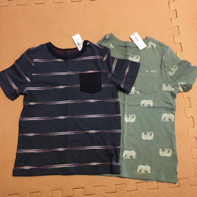 Old Navy(オールドネイビー)のオールドネイビー 新品 95㎝100㎝ キッズ/ベビー/マタニティのキッズ服男の子用(90cm~)(Tシャツ/カットソー)の商品写真