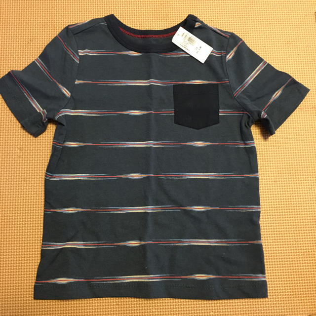 Old Navy(オールドネイビー)のオールドネイビー 新品 95㎝100㎝ キッズ/ベビー/マタニティのキッズ服男の子用(90cm~)(Tシャツ/カットソー)の商品写真