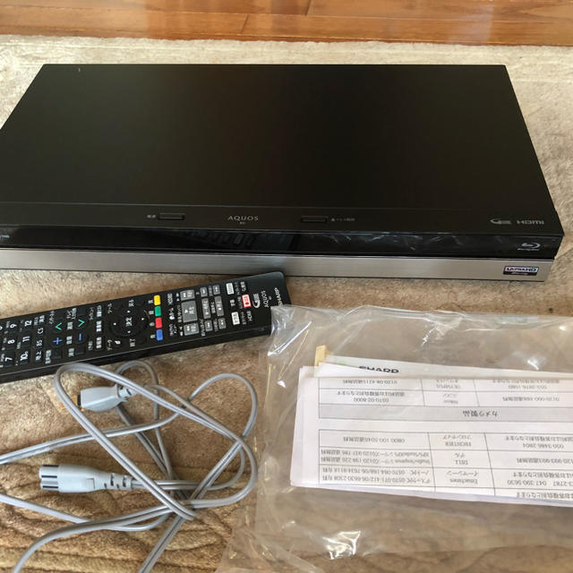 SHARP(シャープ)のシャープAQUOSブルーレイ BD-UT1100美品 スマホ/家電/カメラのテレビ/映像機器(ブルーレイレコーダー)の商品写真