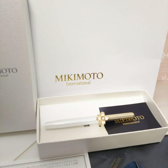 MIKIMOTO(ミキモト)の☆プレゼントに☆ MIKIMOTO ミキモト クローバーモチーフリップブラシ コスメ/美容のベースメイク/化粧品(リップライナー)の商品写真