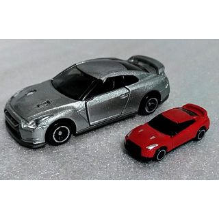 タカラトミー(Takara Tomy)のトミカ 日産 GT-R R35 初回特別仕様⁉ & TOMY T-ARTS(ミニカー)