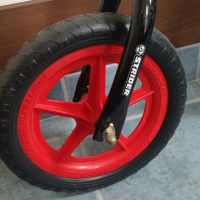 正規品 STRIDERストライダー スペアタイヤ・プロテクターセット付きの通販 by キノピオ's shop|ラクマ 正規品 STRIDERストライダー スペアタイヤ・プロテクターセット付きの通販 by キノピオ's shop|ラクマ