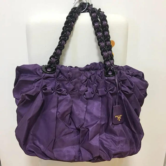 PRADA プラスチックチェーン プリーツトートバッグレディース