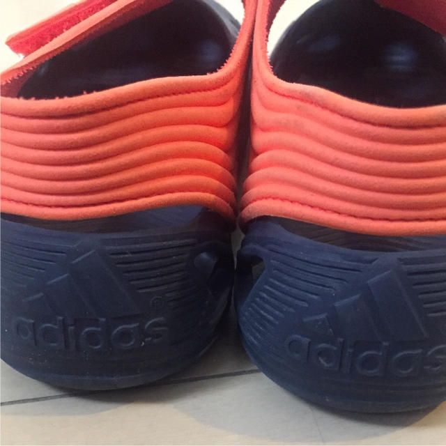 adidas(アディダス)のadidas  キッズサンダル キッズ/ベビー/マタニティのキッズ靴/シューズ(15cm~)(サンダル)の商品写真