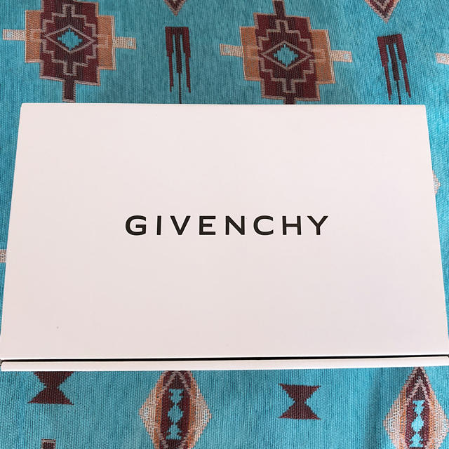 GIVENCHY(ジバンシィ)の新品 ジバンシー  GIVENCHY  ペアマグカップ インテリア/住まい/日用品のキッチン/食器(グラス/カップ)の商品写真