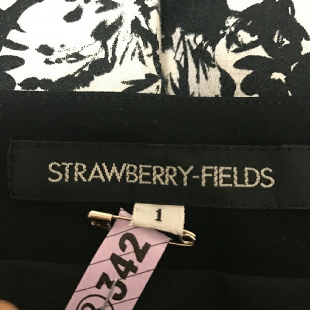 STRAWBERRY-FIELDS(ストロベリーフィールズ)のワンピース レディースのワンピース(ひざ丈ワンピース)の商品写真