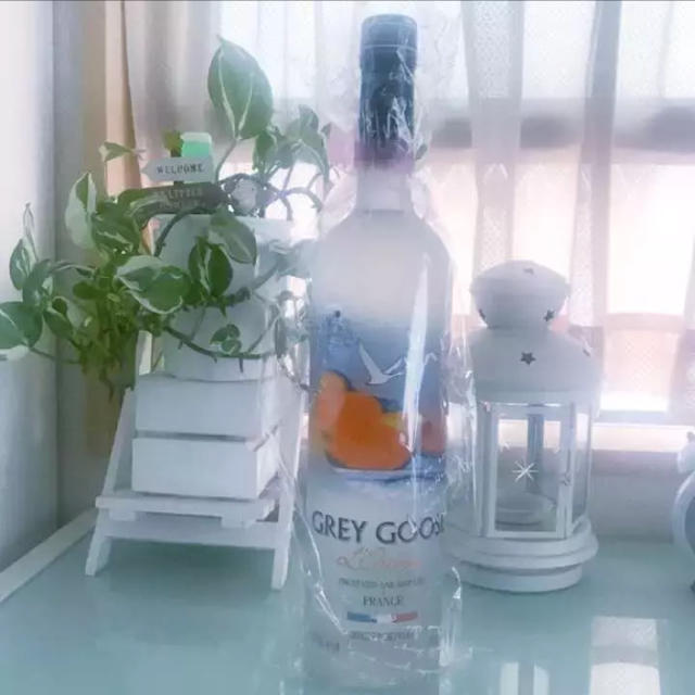 GREY GOOSE　L' ORANGE  700ml 食品/飲料/酒の酒(リキュール/果実酒)の商品写真