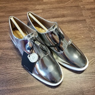 ザラ(ZARA)の【新品・タグ付】ZARA フラットシューズ(ローファー/革靴)