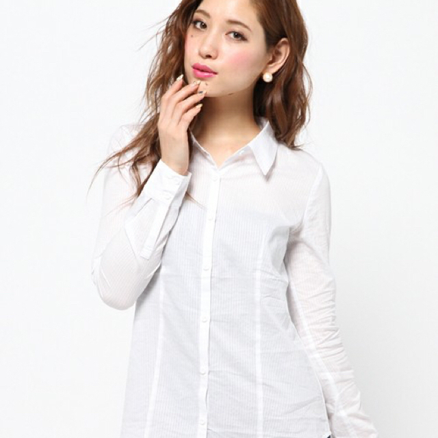 rienda(リエンダ)の新品☆ rienda ストライプ 白シャツ レディースのトップス(シャツ/ブラウス(長袖/七分))の商品写真