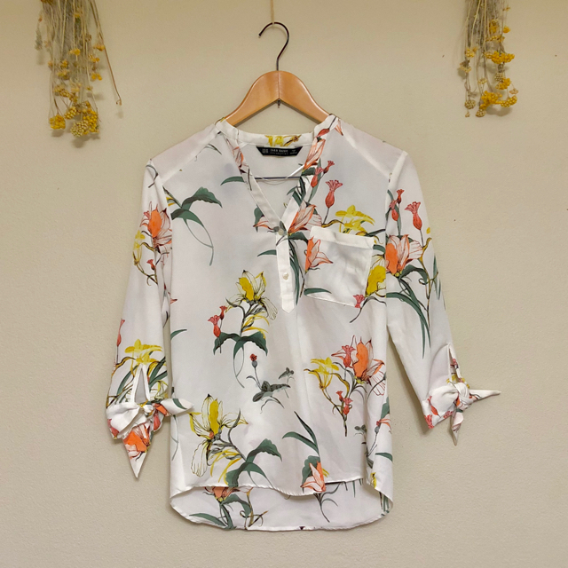 ZARA(ザラ)の花柄袖リボンシャツ レディースのトップス(シャツ/ブラウス(長袖/七分))の商品写真