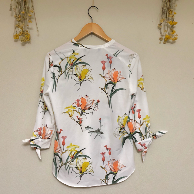 ZARA(ザラ)の花柄袖リボンシャツ レディースのトップス(シャツ/ブラウス(長袖/七分))の商品写真