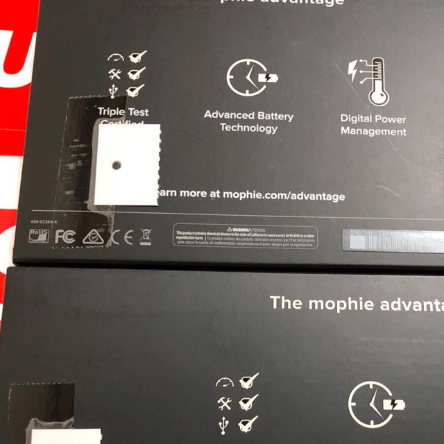 Supreme(シュプリーム)のシュプリームsupreme／mophie 10K モーフィー充電器 スマホ/家電/カメラのスマートフォン/携帯電話(バッテリー/充電器)の商品写真