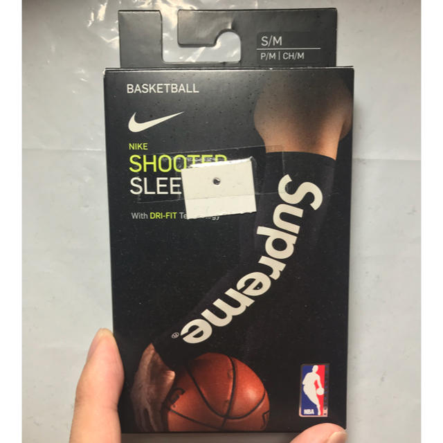 Supreme(シュプリーム)のSupreme × NIKE NBA Shooting Sleeve   スポーツ/アウトドアのスポーツ/アウトドア その他(バスケットボール)の商品写真