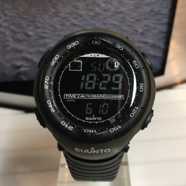 SUUNTO(スント)の【極美品】スント ベクター カーキ ミリタリー フォリッジグリーン  メンズの時計(腕時計(デジタル))の商品写真