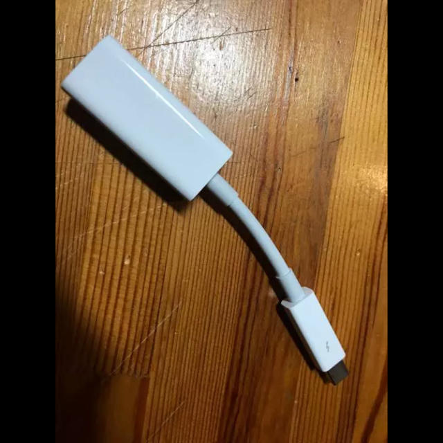 Apple(アップル)のアップル Thunderbolt - FireWireアダプタ スマホ/家電/カメラのPC/タブレット(PC周辺機器)の商品写真