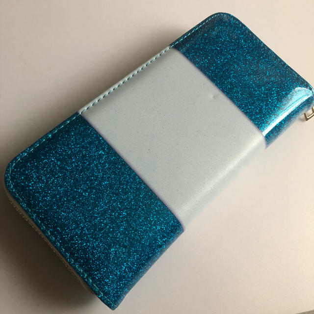 Disney(ディズニー)の新品❗️1点のみ❗️ディズニー キラキラ ウォレット 長財布 ブルー ミッキー レディースのファッション小物(財布)の商品写真