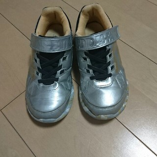 アディダス(adidas)のアディダス🍁silverスニーカー👟21センチ(スニーカー)