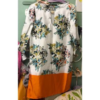 ザラ(ZARA)のZARA 花の大柄 ワンピース (ひざ丈ワンピース)