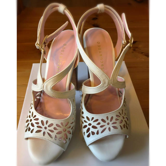 MERCURYDUO(マーキュリーデュオ)のMERCURYDUO  サンダル  ホワイト美品 レディースの靴/シューズ(サンダル)の商品写真