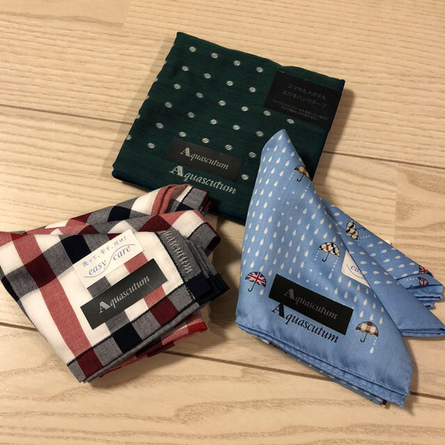 AQUA SCUTUM(アクアスキュータム)の新品未使用 Aquascutum ハンカチ×靴下セット レディースのファッション小物(ハンカチ)の商品写真