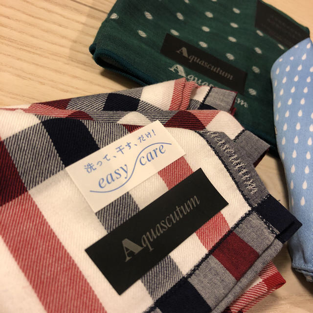 AQUA SCUTUM(アクアスキュータム)の新品未使用 Aquascutum ハンカチ×靴下セット レディースのファッション小物(ハンカチ)の商品写真