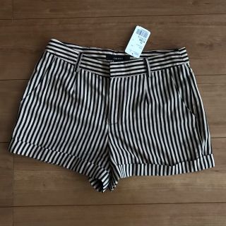 フォーエバートゥエンティーワン(FOREVER 21)のフォーエバー21 ストライプ柄ショートパンツ(ショートパンツ)