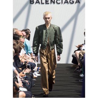 バレンシアガ(Balenciaga)のbalenciaga スケーターパンツ(チノパン)