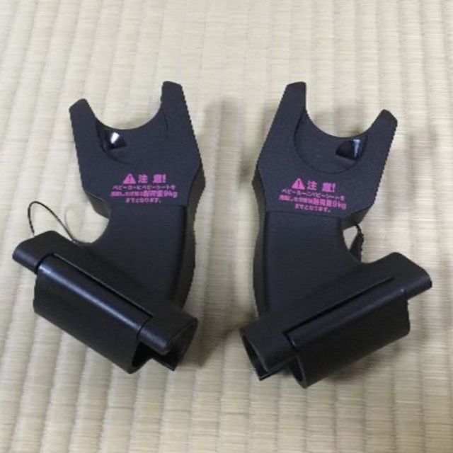 AIRBUGGY(エアバギー)の未使用 AIRBUGGY CARSEAT ADAPTER キッズ/ベビー/マタニティの外出/移動用品(ベビーカー用アクセサリー)の商品写真