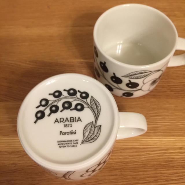 ARABIA(アラビア)のアラビア ブラックパラティッシ ティーカップ カップのみ2客 インテリア/住まい/日用品のキッチン/食器(食器)の商品写真