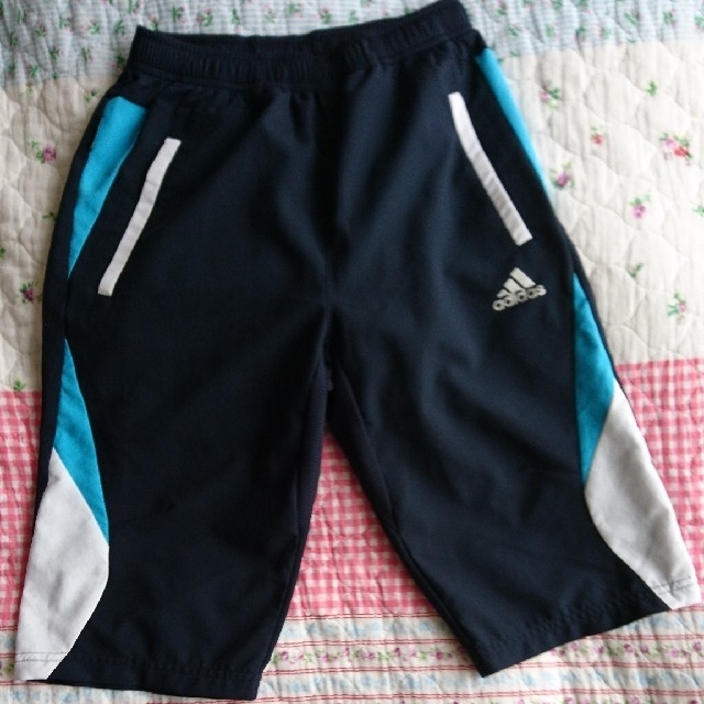 adidas(アディダス)のadidas 半パンツ 男児  キッズ/ベビー/マタニティのキッズ服男の子用(90cm~)(パンツ/スパッツ)の商品写真