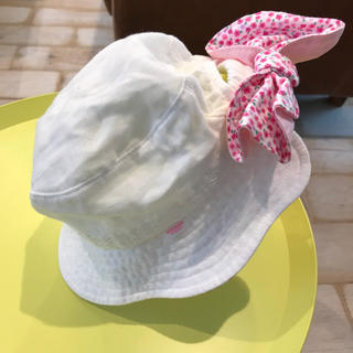 ミキハウス(mikihouse)のMIKI HOUSE 日よけフラップ付き小花柄帽子 Mサイズ(帽子)