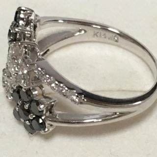 ダイヤ ブラックダイヤ 1.07 ct フラワーモチーフリング