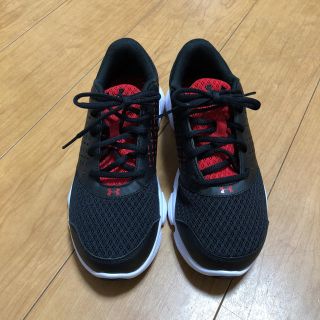 アンダーアーマー(UNDER ARMOUR)のアンダーアーマー 24.5(スニーカー)