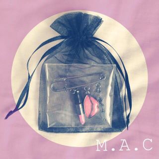 マック(MAC)のM.A.Cブローチ(ブローチ/コサージュ)