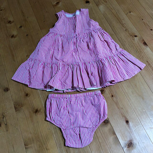 babyGAP(ベビーギャップ)のbaby GAP ワンピース 90cm キッズ/ベビー/マタニティのキッズ服女の子用(90cm~)(ワンピース)の商品写真