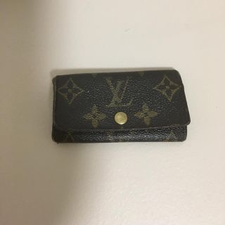 ルイヴィトン(LOUIS VUITTON)のルイヴィトン キーケース モノグラム ミュルティクレ4　4連　(キーケース)