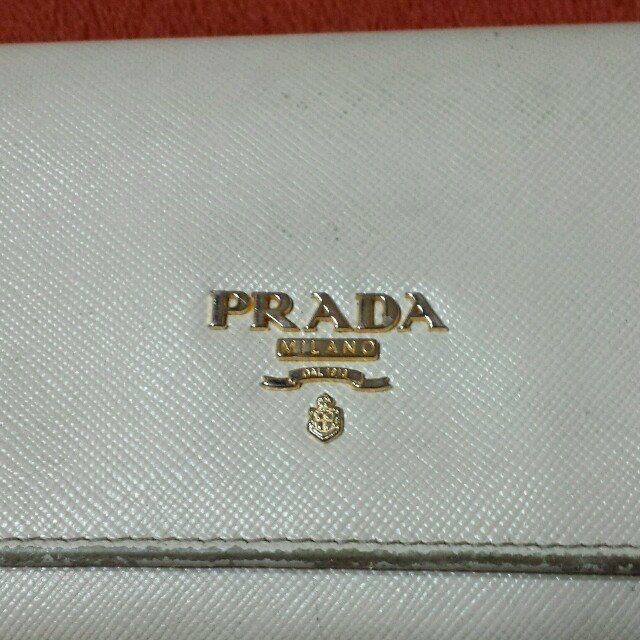 PRADA(プラダ)のプラダ♡ホワイト長財布 レディースのファッション小物(財布)の商品写真