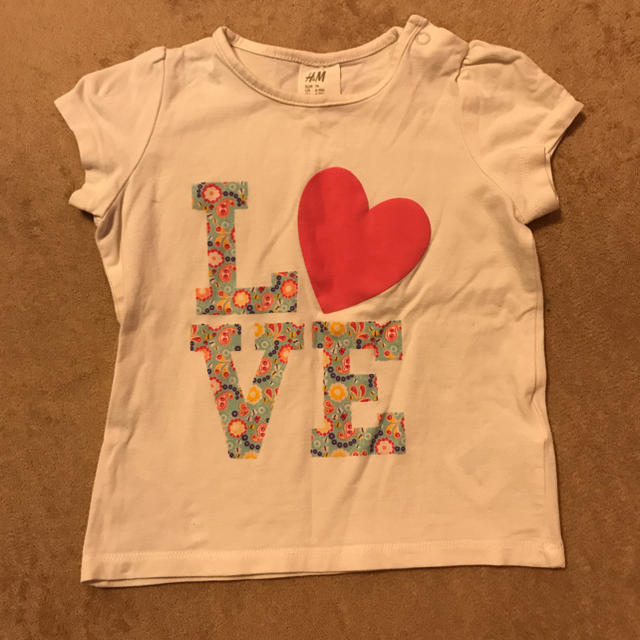 H&M(エイチアンドエム)のH&M 74 LOVE Tシャツ キッズ/ベビー/マタニティのベビー服(~85cm)(Ｔシャツ)の商品写真