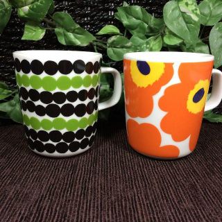 マリメッコ(marimekko)の2018年限定色　マリメッコ　ウニッコ　オレンジ　ラシイマット　黒×緑　マグ(グラス/カップ)