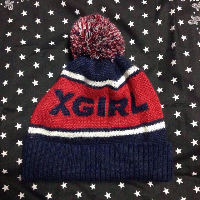 X-girl(エックスガール)のポンポン付きニット帽 レディースの帽子(ハット)の商品写真