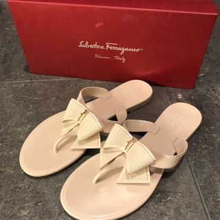 サルヴァトーレフェラガモ(Salvatore Ferragamo)の《ほぼ未使用》サルヴァトーレフェラガモ サンダル ピンク(サンダル)