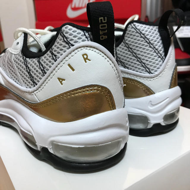 NIKE(ナイキ)の27cm AIR MAX 98 UK WHITE GOLD エアマックス メンズの靴/シューズ(スニーカー)の商品写真